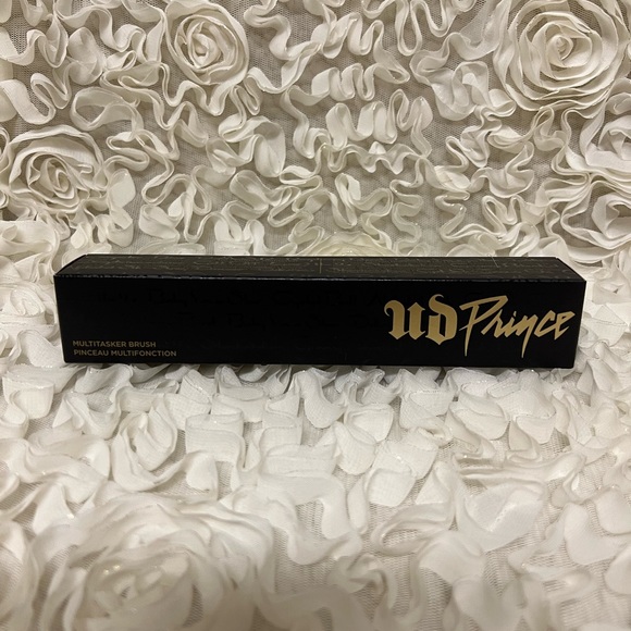 BNWT!🖤Urban decay x prince multitasker brush limited Edition 🖤 - Picture 1 of 8